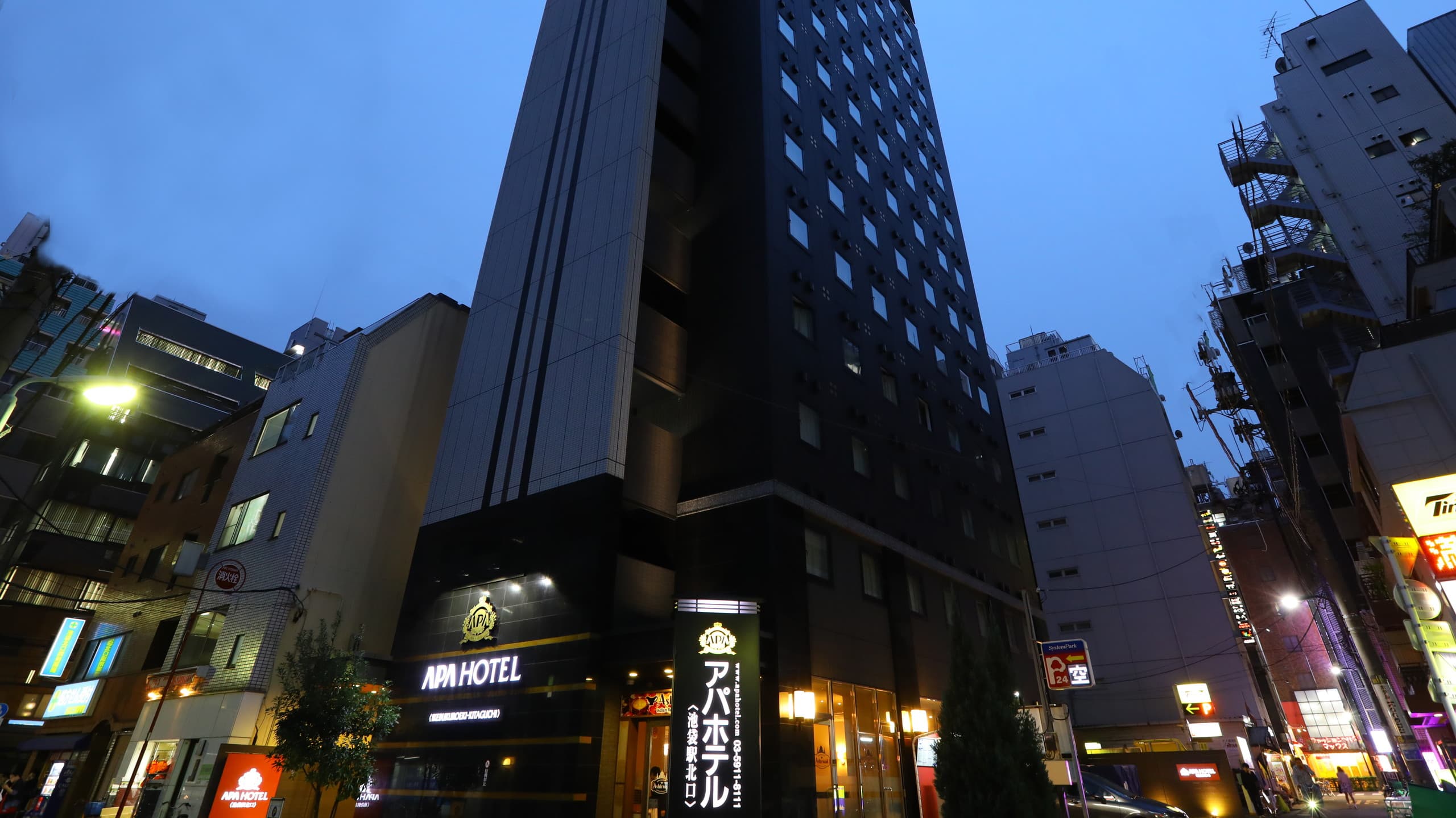 アパホテル〈池袋駅北口〉の外観（楽天トラベル提供）