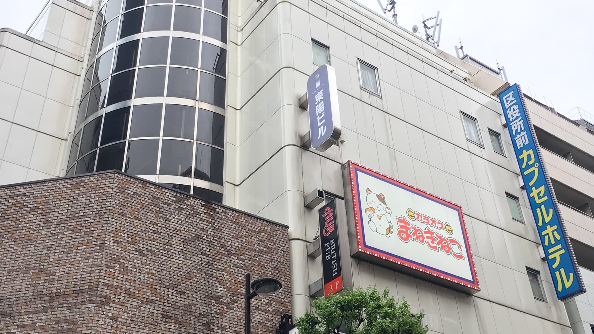 新宿区役所前カプセルホテルの外観(楽天トラベル提供)